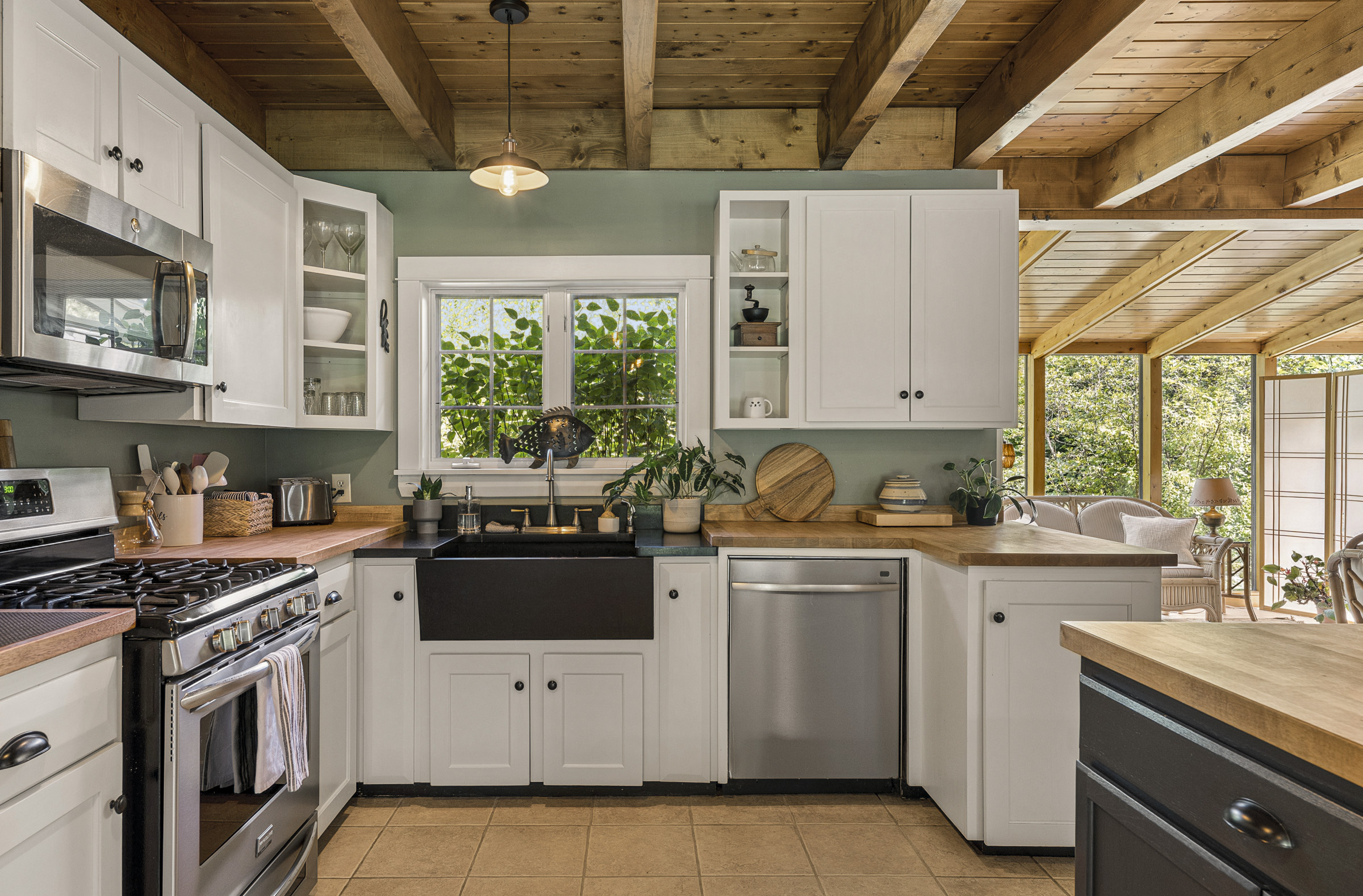Bright Beautiful Kitchen